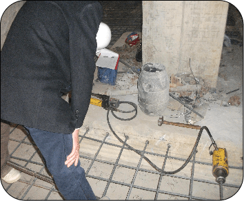 12、底板做叠合层，与原结构植筋连接，浇筑混凝土。现场拉拔实验。