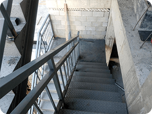 7.钢结构楼梯扶手拼装焊接