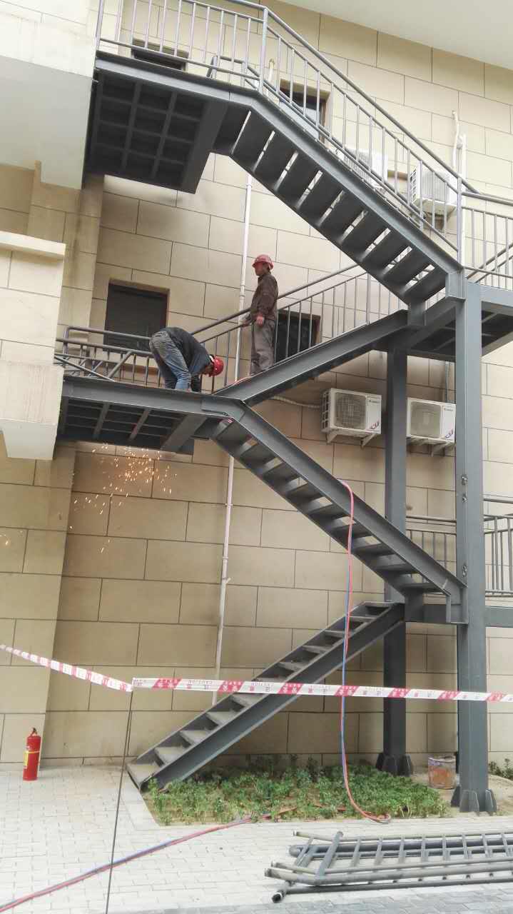 钢结构消防楼梯扶手焊接