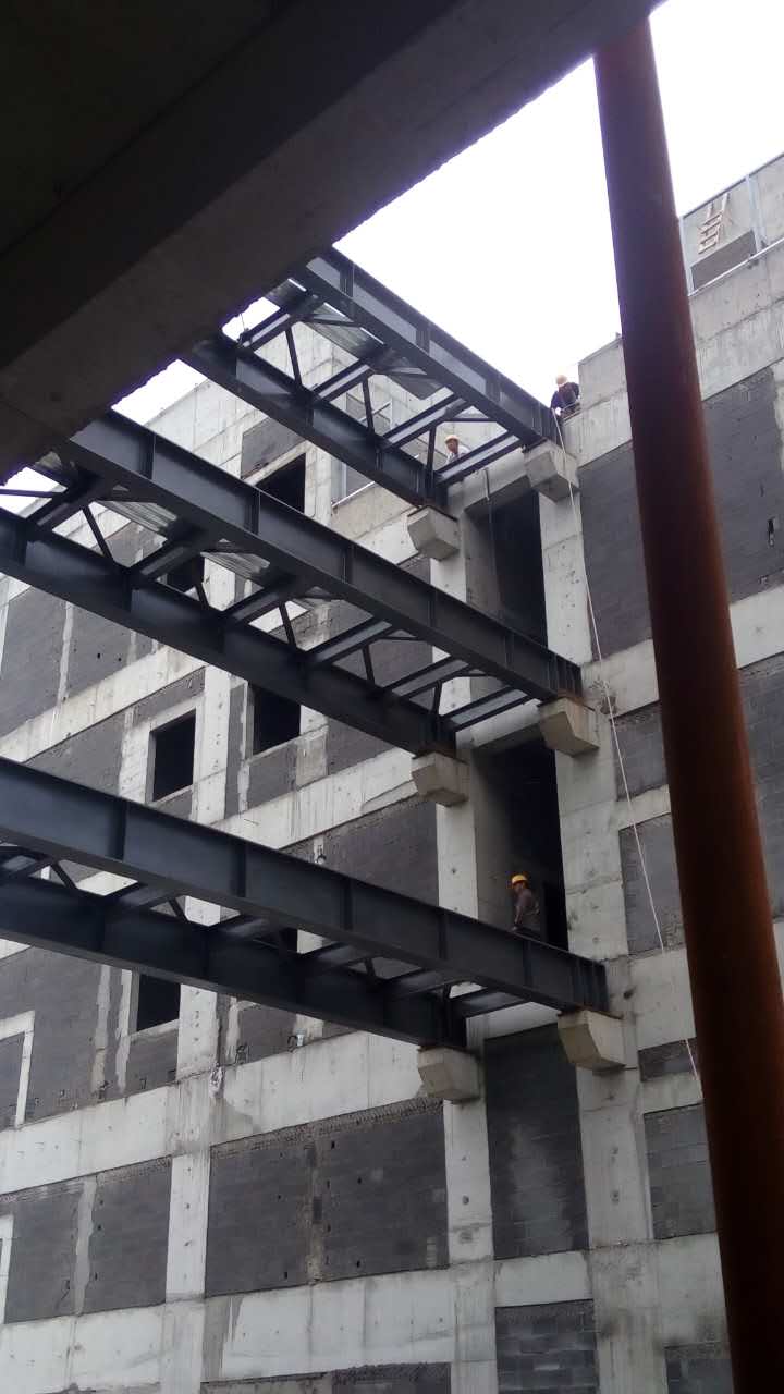 凯利恒-三层钢结构连廊施工照片